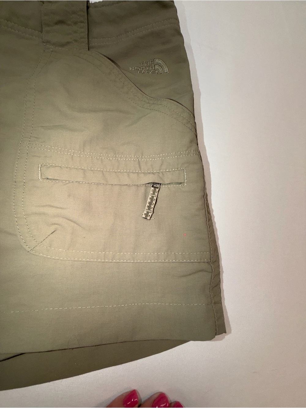 The North Face Olive Green Hiking Cargo Shorts Women’s Size 8 - Picture 3 of 12
